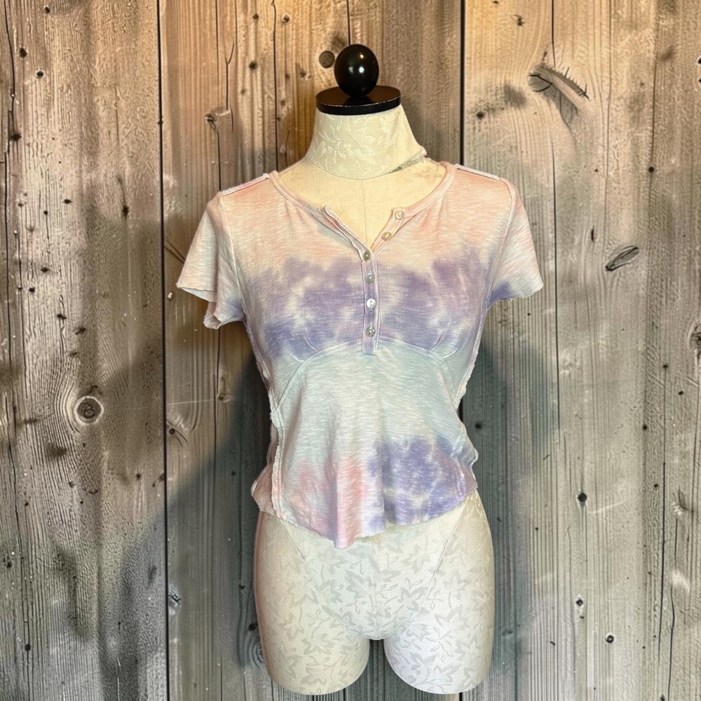 Lucky Brand Womens XS Purple Pink Tie Dye Henley Short Sleeve Raw Seam Top
